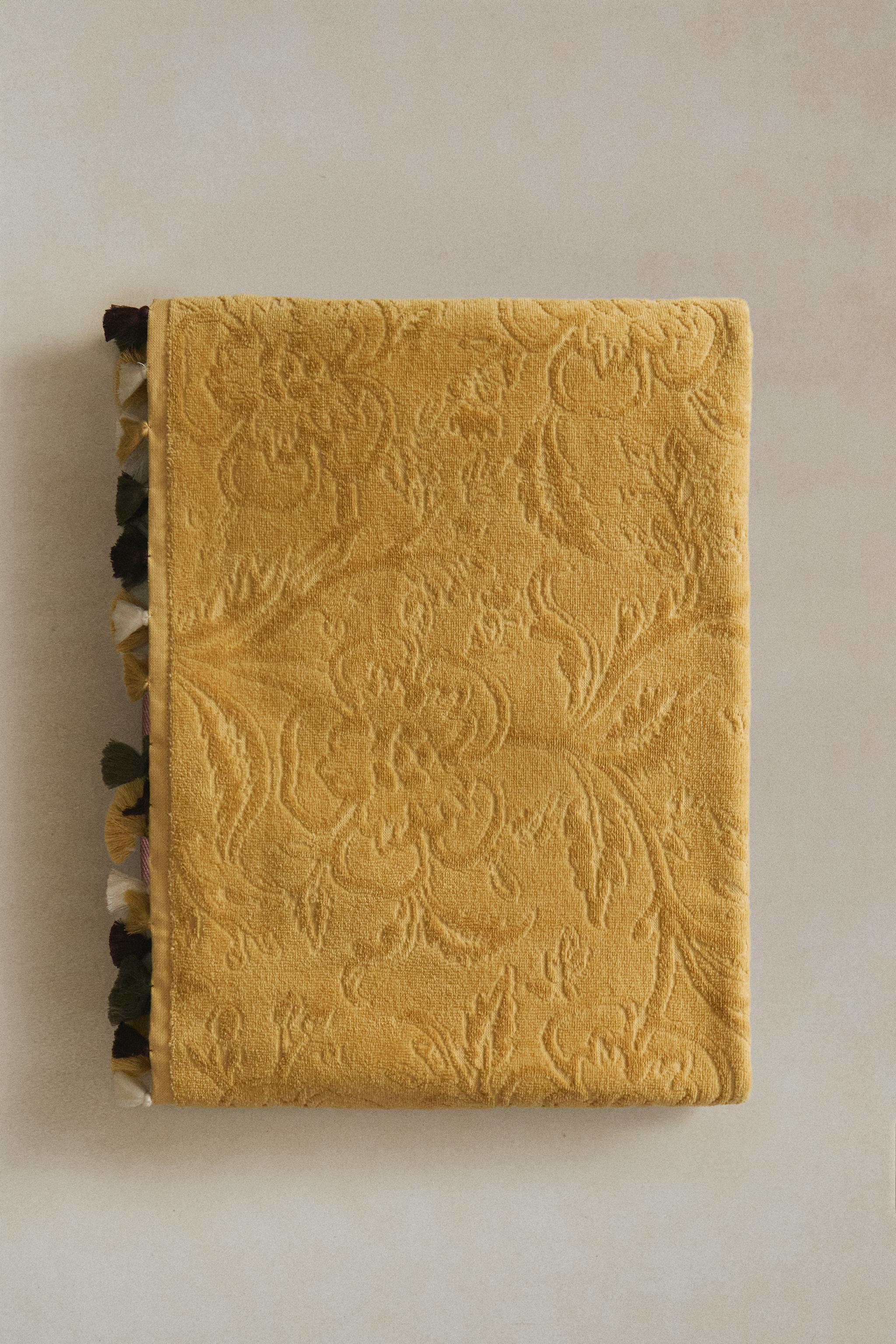 SERVIETTE DE BAIN POMPONS JACQUARD